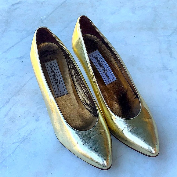 SAKS FIFTH AVENUE HEELS VINTAGE GOLD MADE IN ITALY 3 1/2 IN SIZE 9  GENTLY WORN - Picture 4 of 8